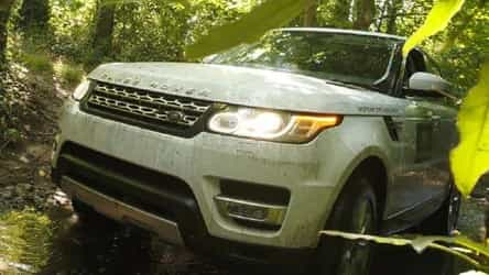 A range rover in the picture 